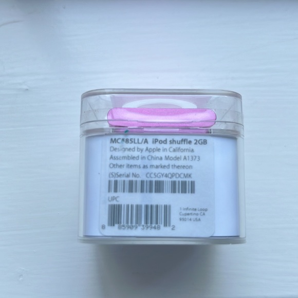 4th Generation Apple iPod Shuffle 2GB Pink Model A1373 New and Sealed! - Picture 3 of 7